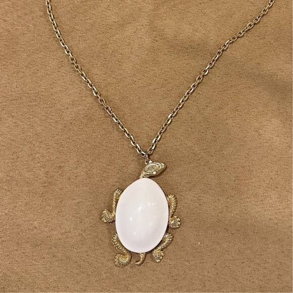 Vintage Jewelry - Vintage Turtle Pendant Necklace White Milk Glass Cabochon Gold Tone Link Chain